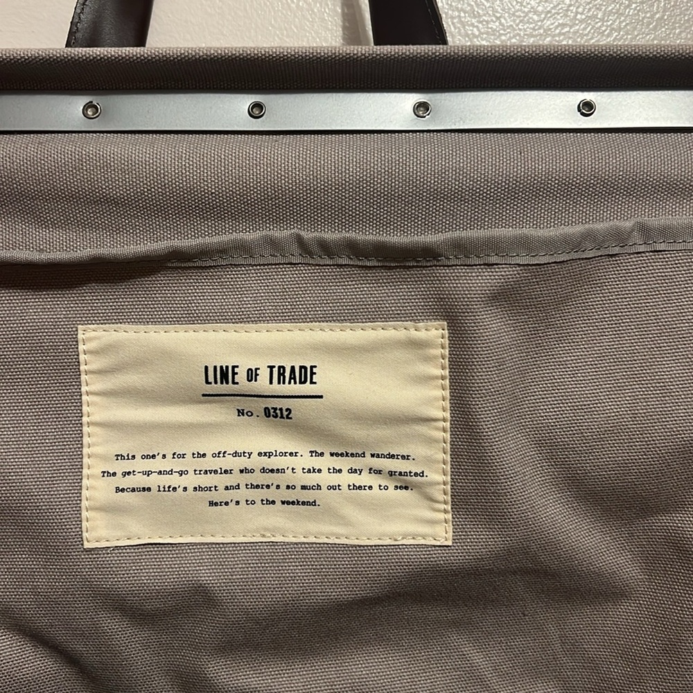 Minimalist Gray and Brown Weekender travel bag - Picture 5 of 13